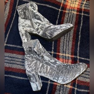 Steve Madden stretch shiny Velvet Ankle Boots. Never worn. Sz. 9.5. NWOT. Gray.